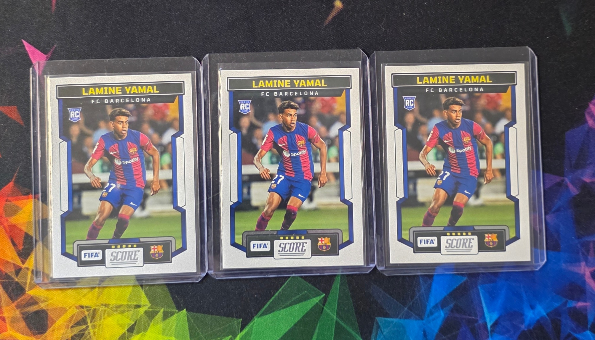 Trois cartes Lamine Yamal Score RC FC Barcelone identiques à l'œil nu